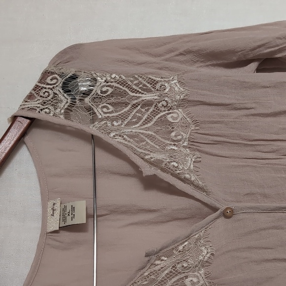Daytrip Light Tan Crepe Long Sleeve Button Up Lace Chest Size Extra Large - Picture 3 of 7